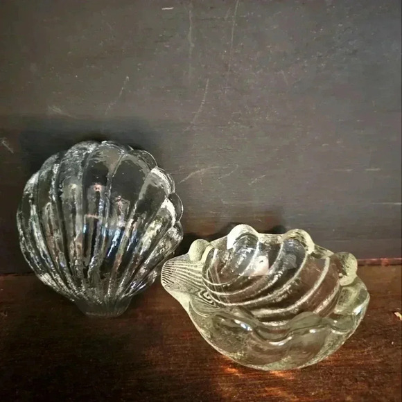 Vintage frosted glass seashell trinket dish with lid - Picture 4 of 4
